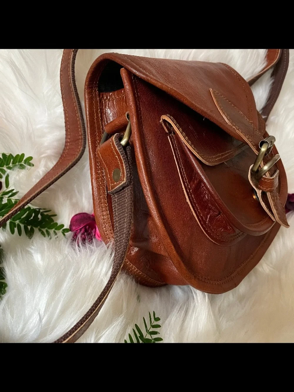 Classic Brown Leather Crossbody Bag - Timeless Saddle Style - Picture 3 of 3